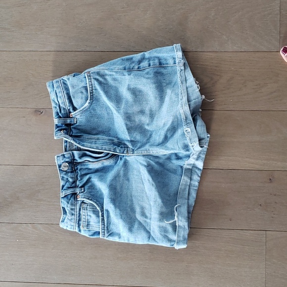 Topshop Girlfriend Jean shorts Size 8 / USA 4 - Picture 1 of 2